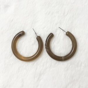 5/$15 🩷 MUST BUNDLE Classic Brown Resin Hoop Earrings
